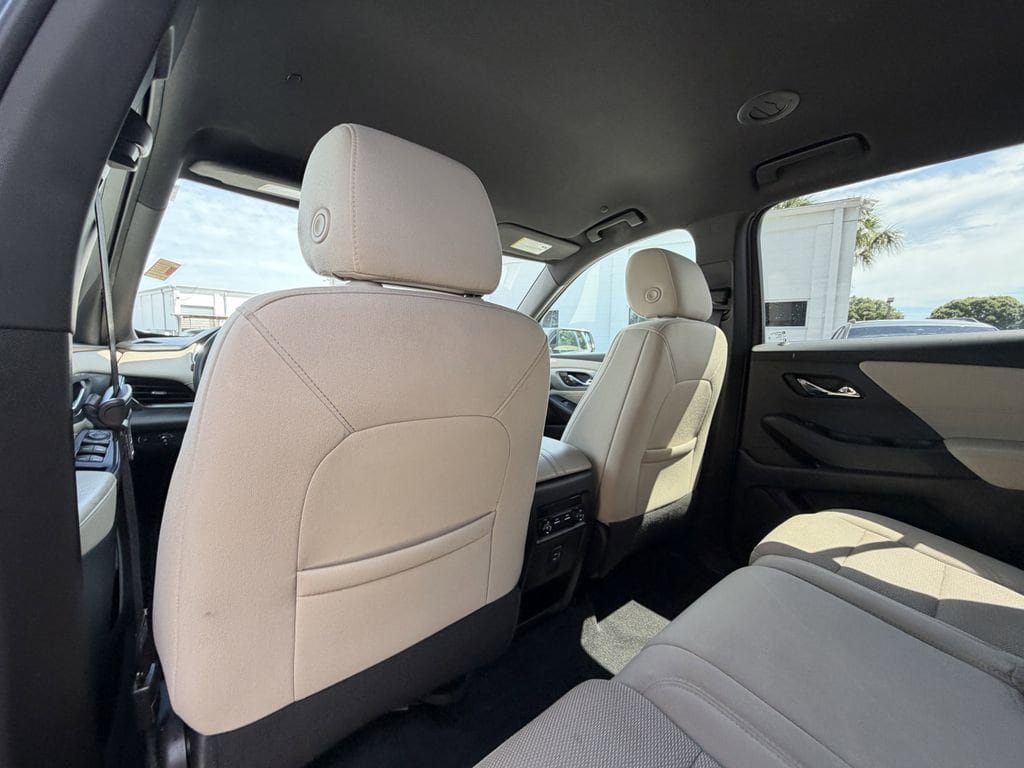 Used 2023 Chevrolet Traverse LS FWD image 12