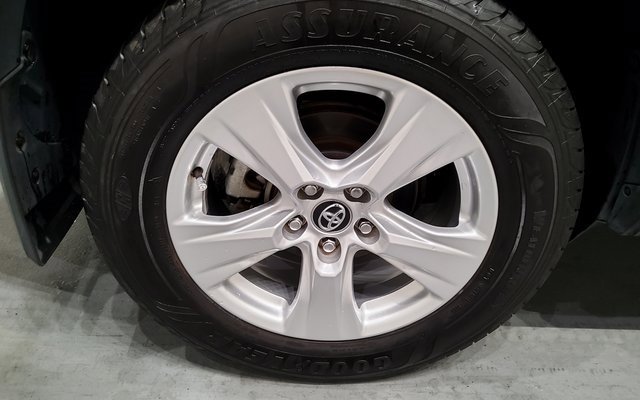 Used 2020 Toyota RAV4 XLE w/ Convenience Package image 40