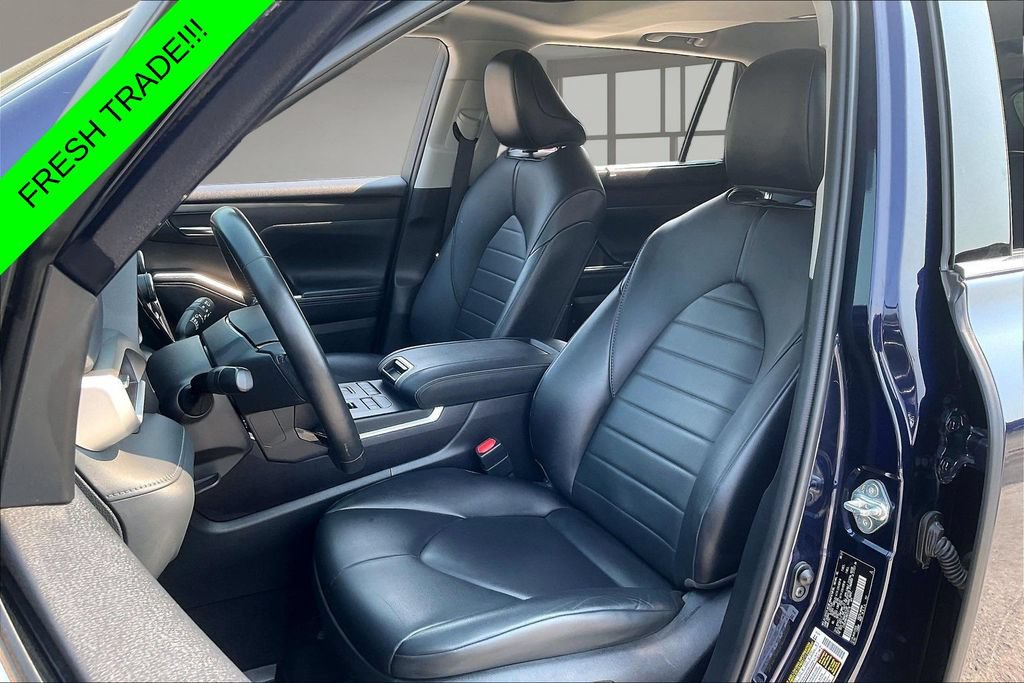Used 2021 Toyota Highlander XLE AWD/4WD image 20