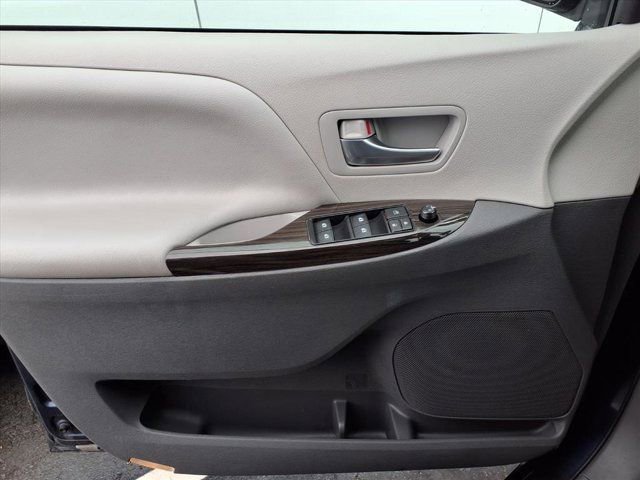 Used 2019 Toyota Sienna AWD image 19