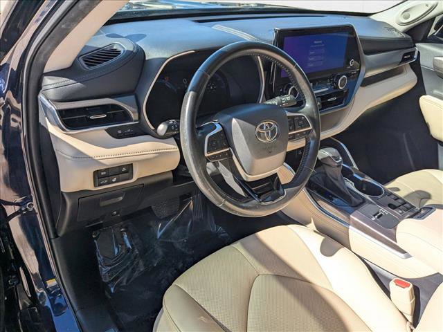 Used 2023 Toyota Highlander Limited image 10