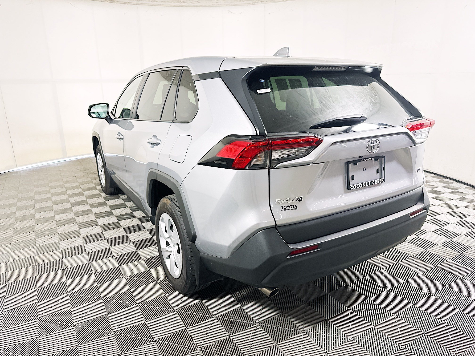 Used 2025 Toyota RAV4 LE FWD image 5