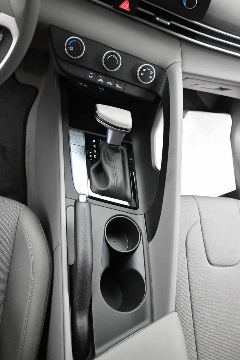 New 2026 Hyundai Elantra SE FWD image 21