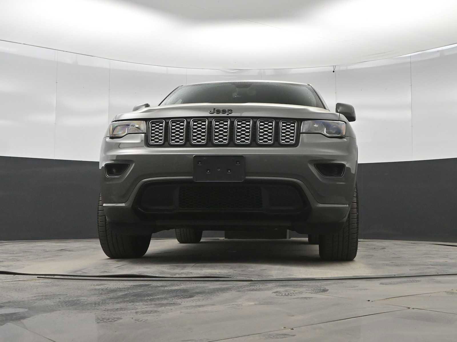Used 2019 Jeep Grand Cherokee Altitude image 33