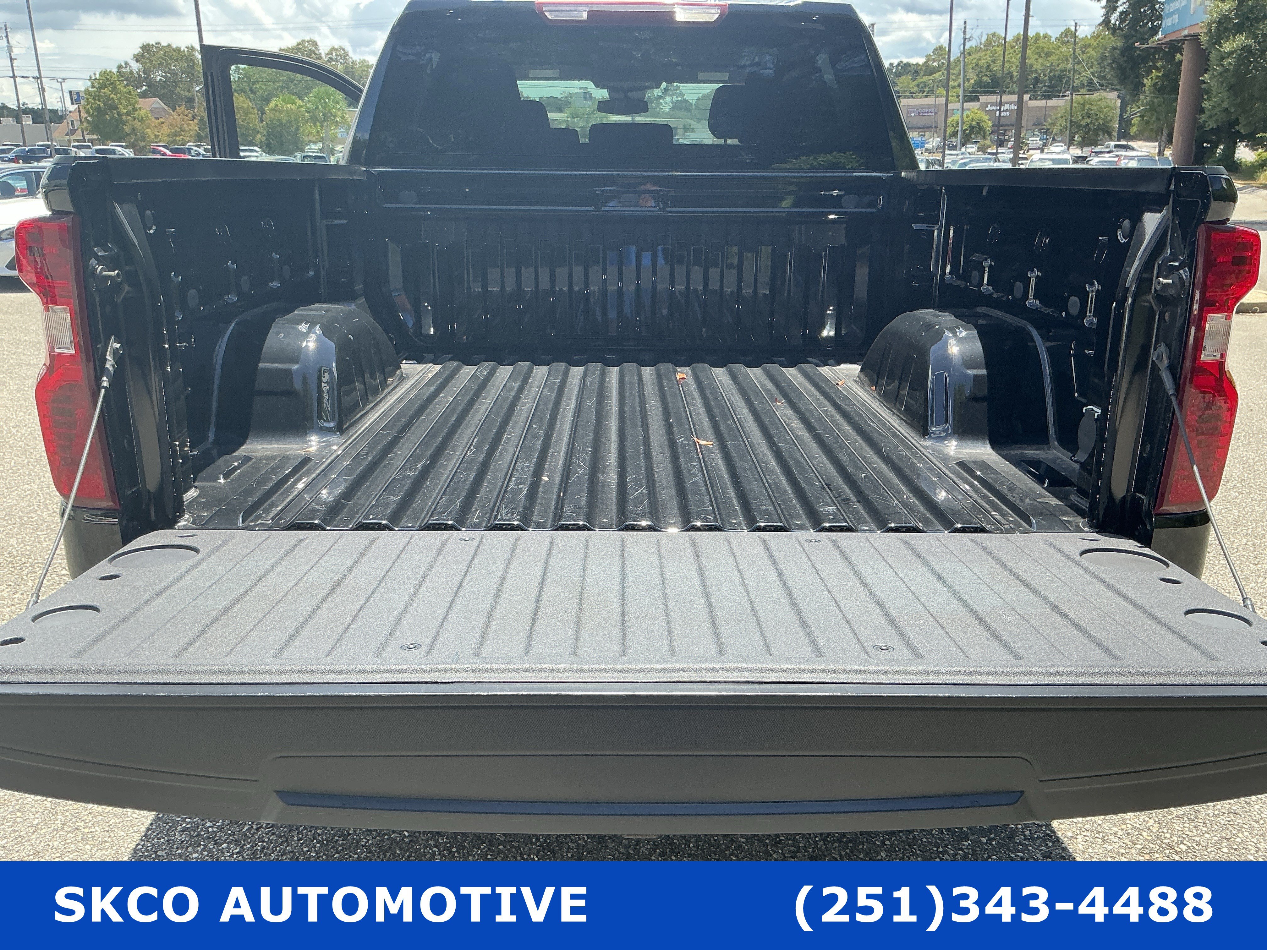 Used 2023 Chevrolet Silverado 1500 LT AWD/4WD image 21