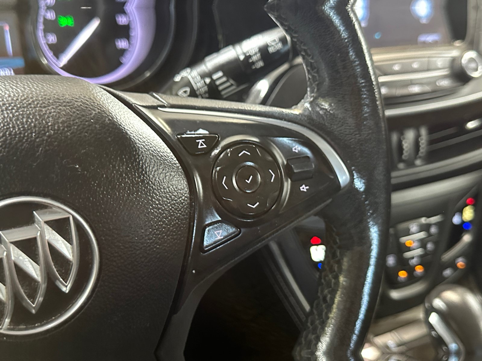 Used 2019 Buick Envision Essence FWD image 27