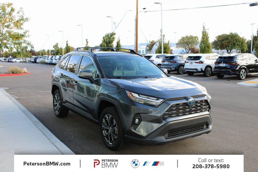 Used 2023 Toyota RAV4 XLE Premium image 4