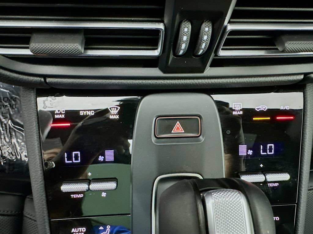 New 2025 Porsche Macan AWD/4WD image 18