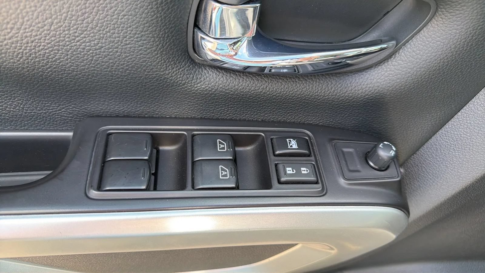 Used 2020 Nissan Titan SV w/ SV Convenience Package AWD/4WD image 34