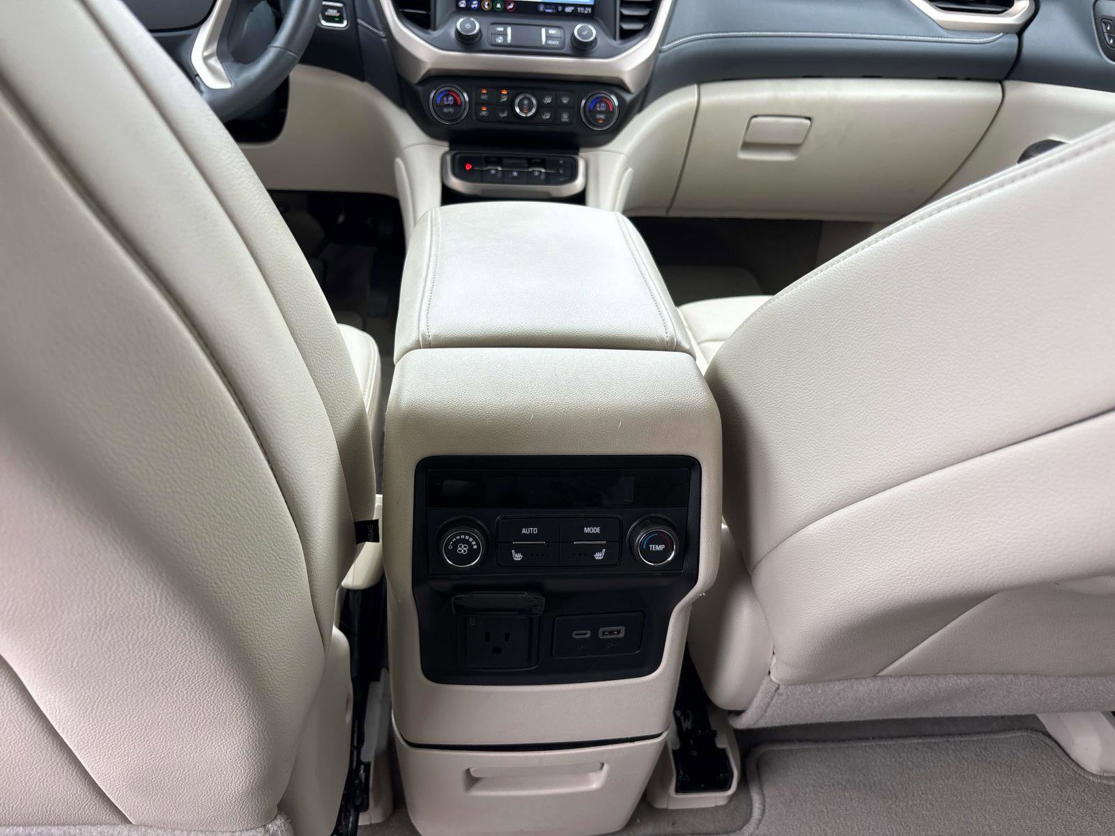 Used 2023 GMC Acadia Denali AWD/4WD image 14