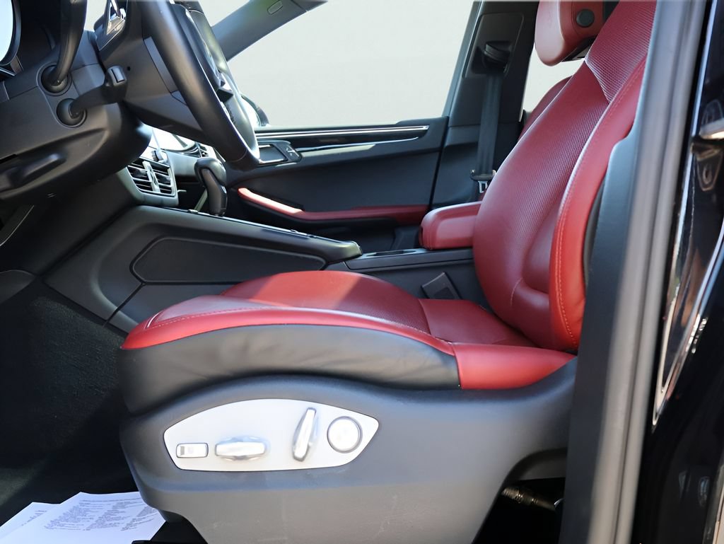 Certified 2024 Porsche Macan S w/ Premium Plus Package AWD/4WD image 36