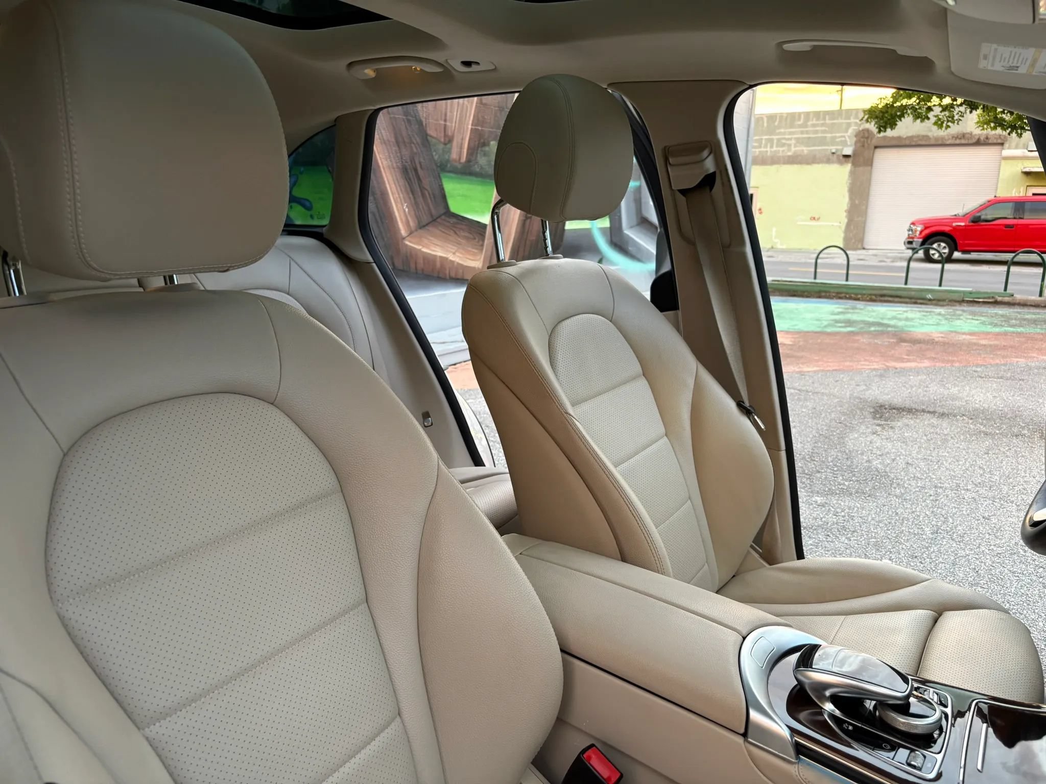 Used 2017 Mercedes-Benz GLC 300 4MATIC image 29