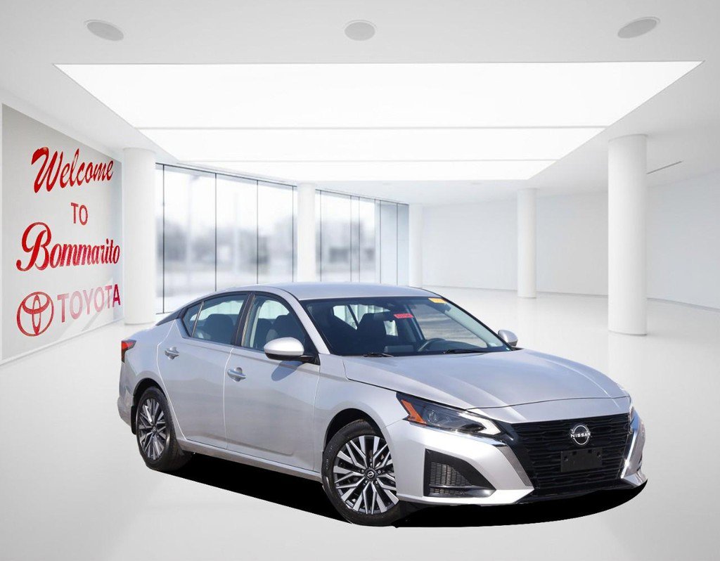 Used 2023 Nissan Altima 2.5 SV FWD image 2