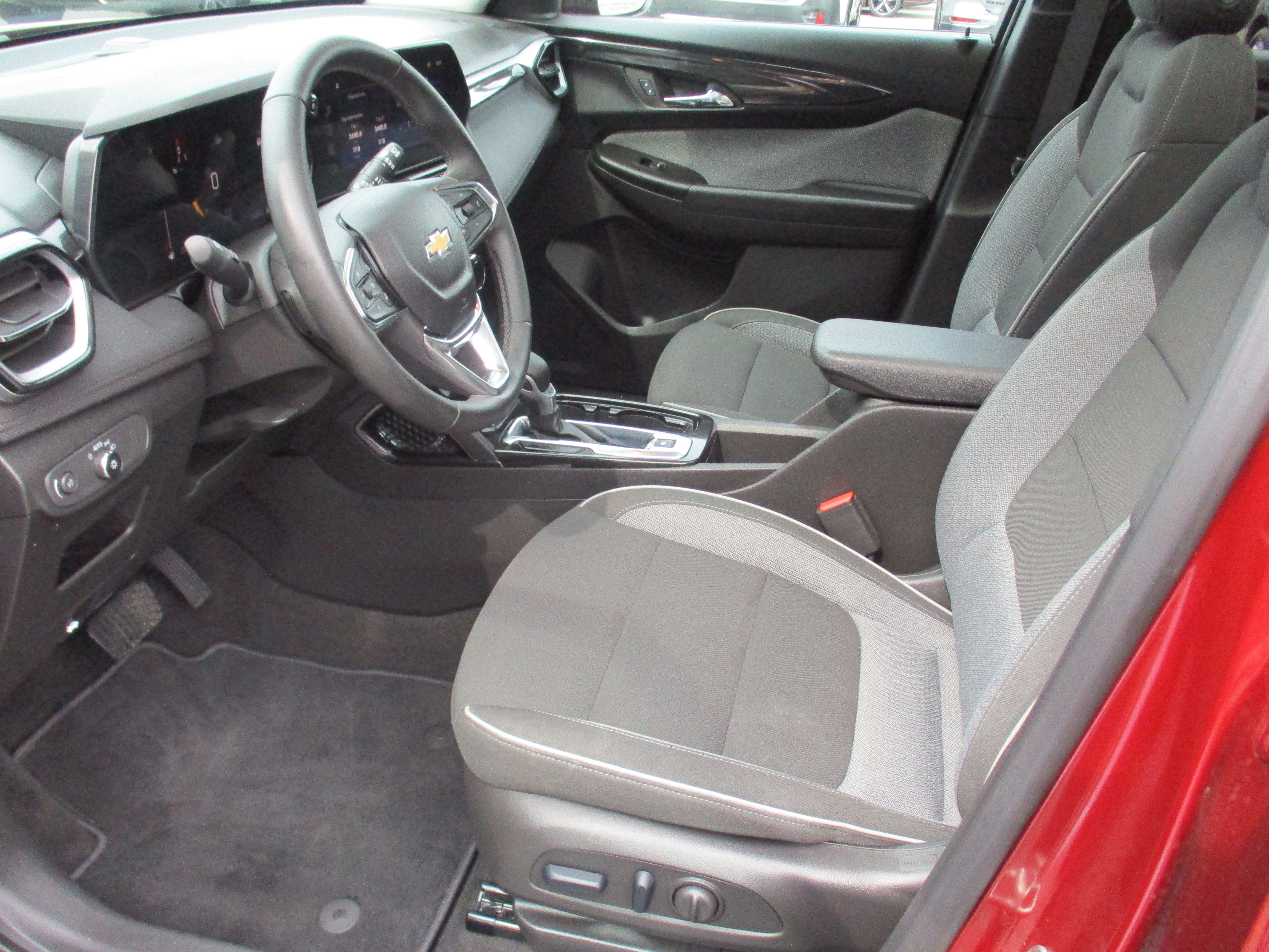 Certified 2024 Chevrolet TrailBlazer LT w/ Convenience Package image 12