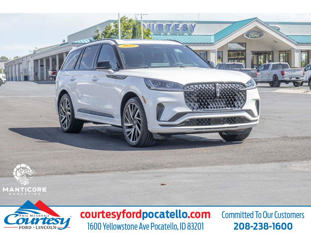 Used 2025 Lincoln Aviator Black Label w/ Jet Appearance Package AWD/4WD image 1