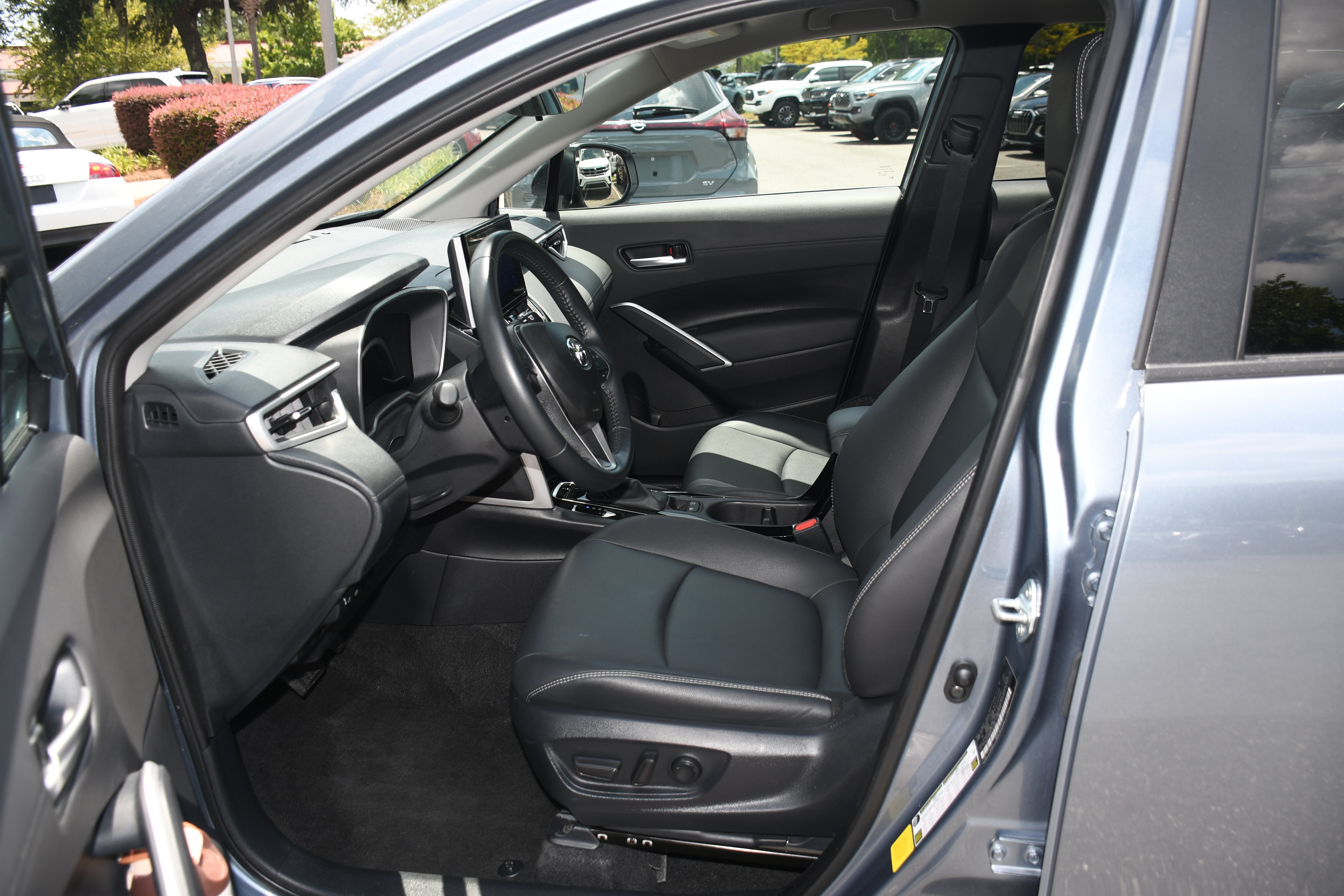 Certified 2025 Toyota Corolla Cross XLE FWD image 7