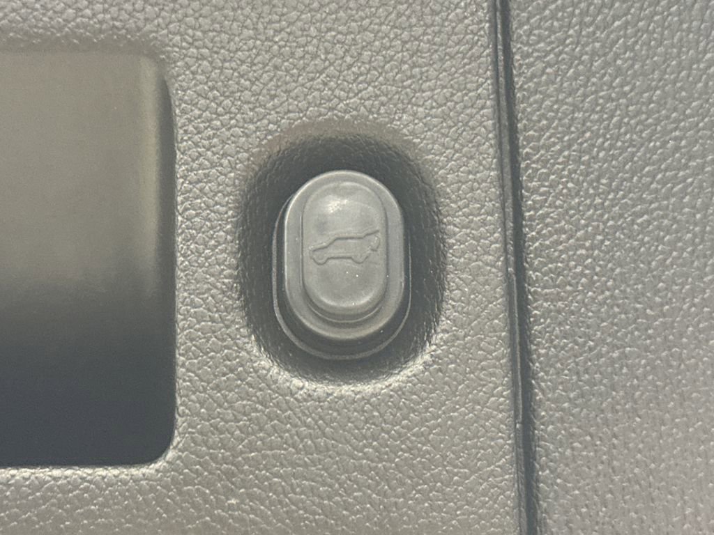 Used 2018 Cadillac Escalade Luxury image 19