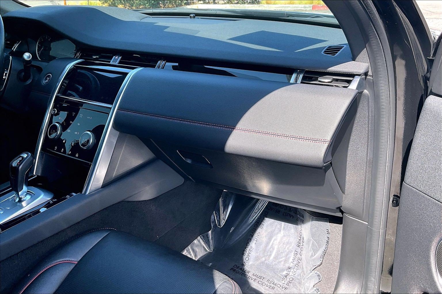 Certified 2022 Land Rover Discovery Sport S R-Dynamic AWD/4WD image 18