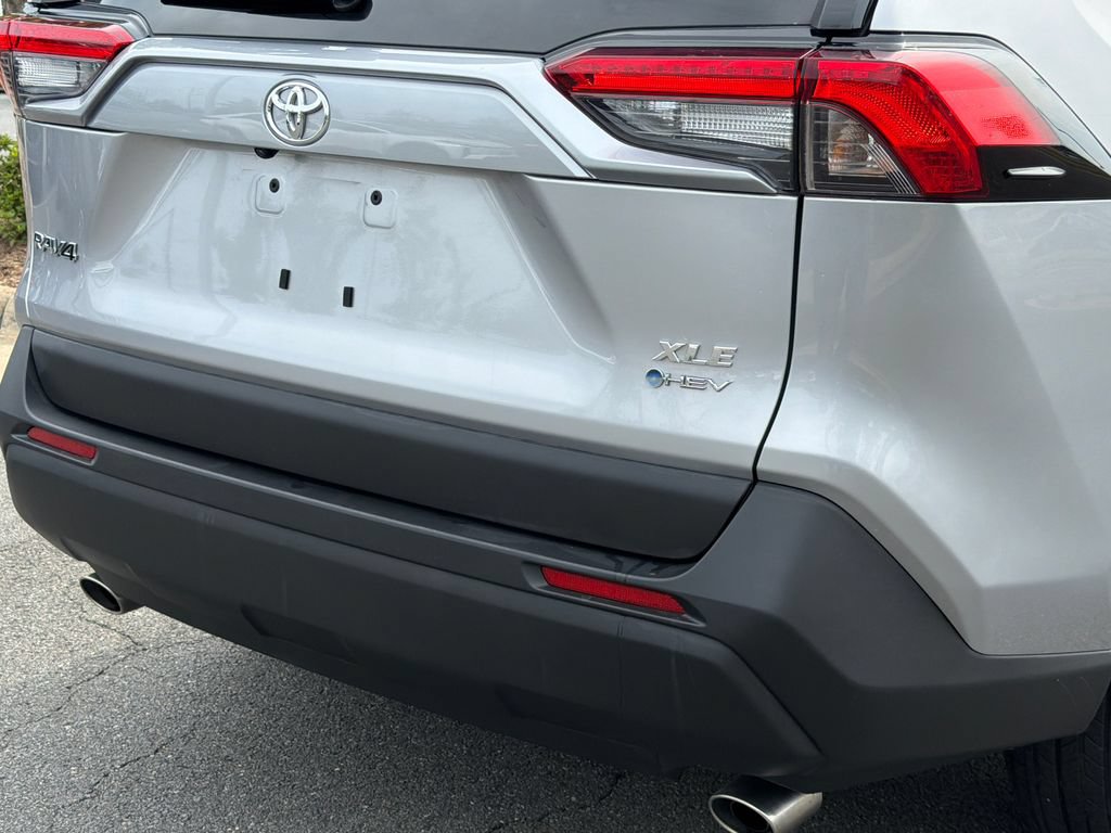 Used 2025 Toyota RAV4 XLE AWD/4WD image 5