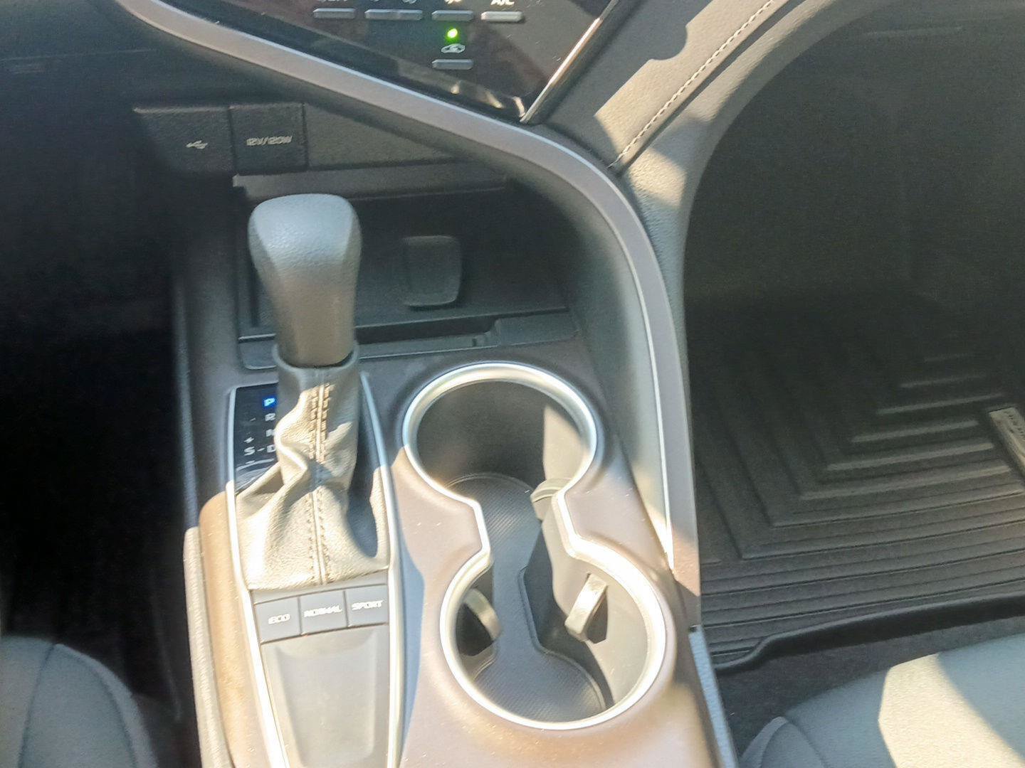 Used 2024 Toyota Camry LE w/ Convenience Package FWD image 91