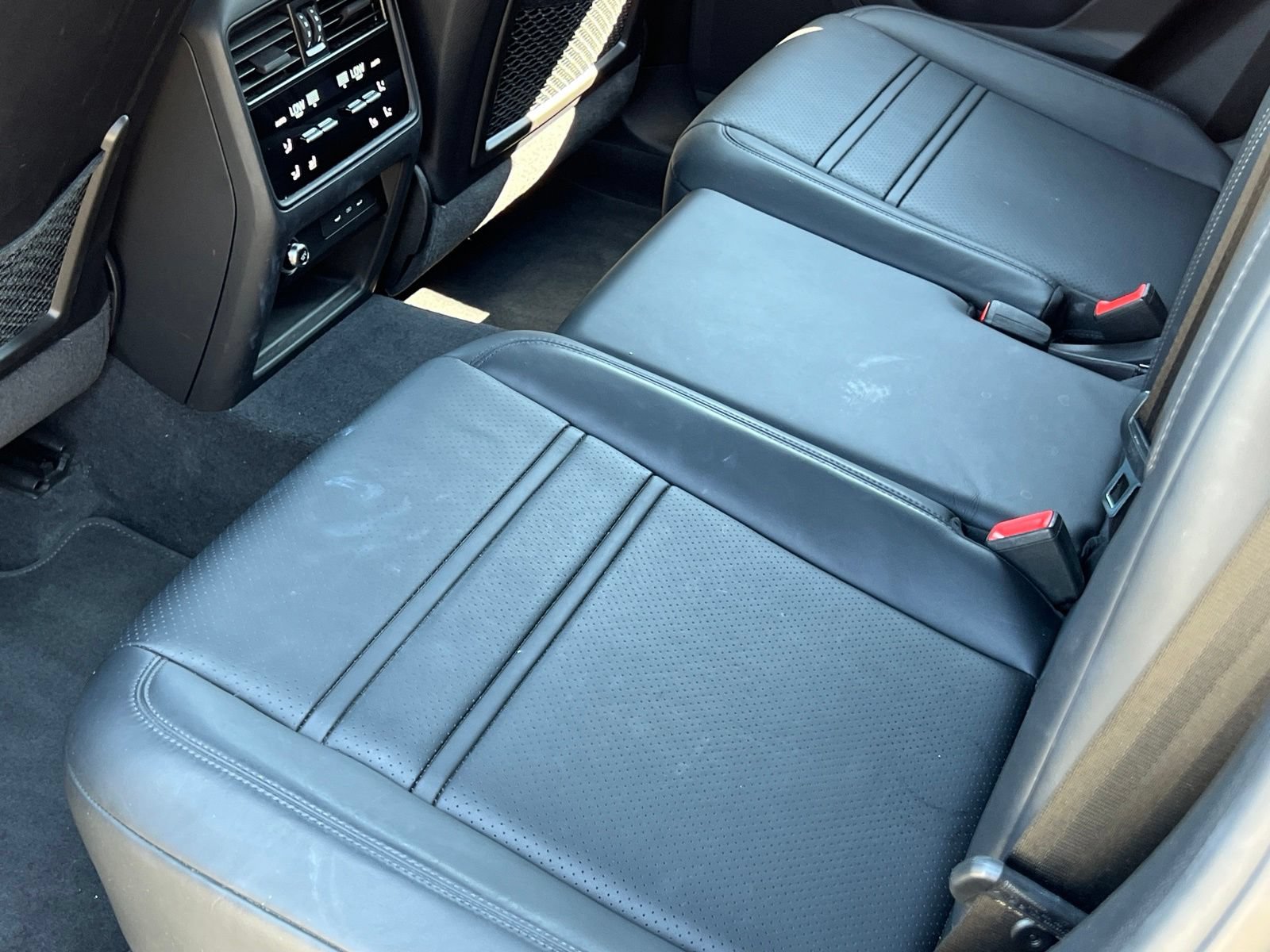 Certified 2024 Porsche Cayenne Coupe AWD/4WD image 18