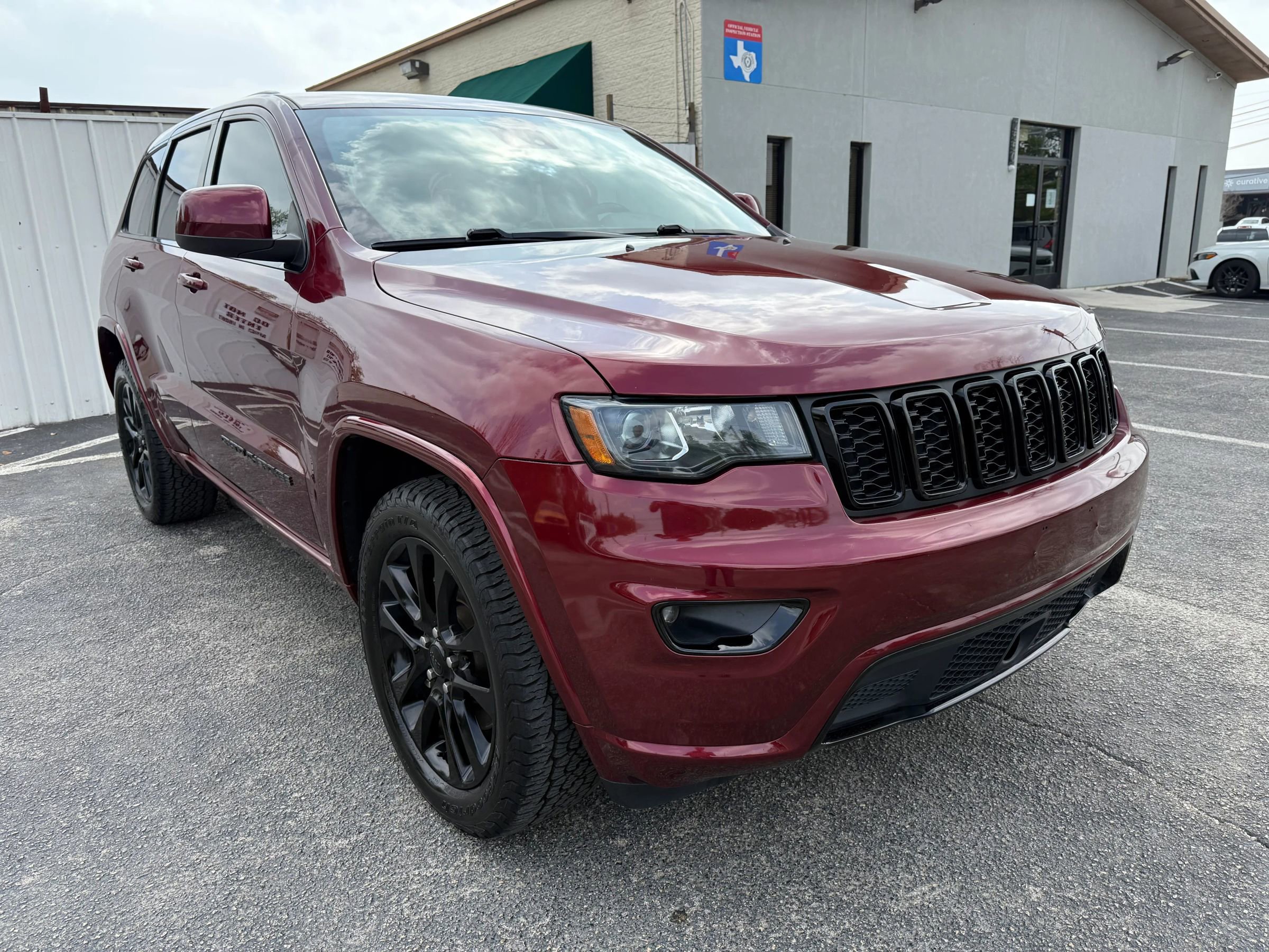 Used 2021 Jeep Grand Cherokee Laredo X AWD/4WD image 7