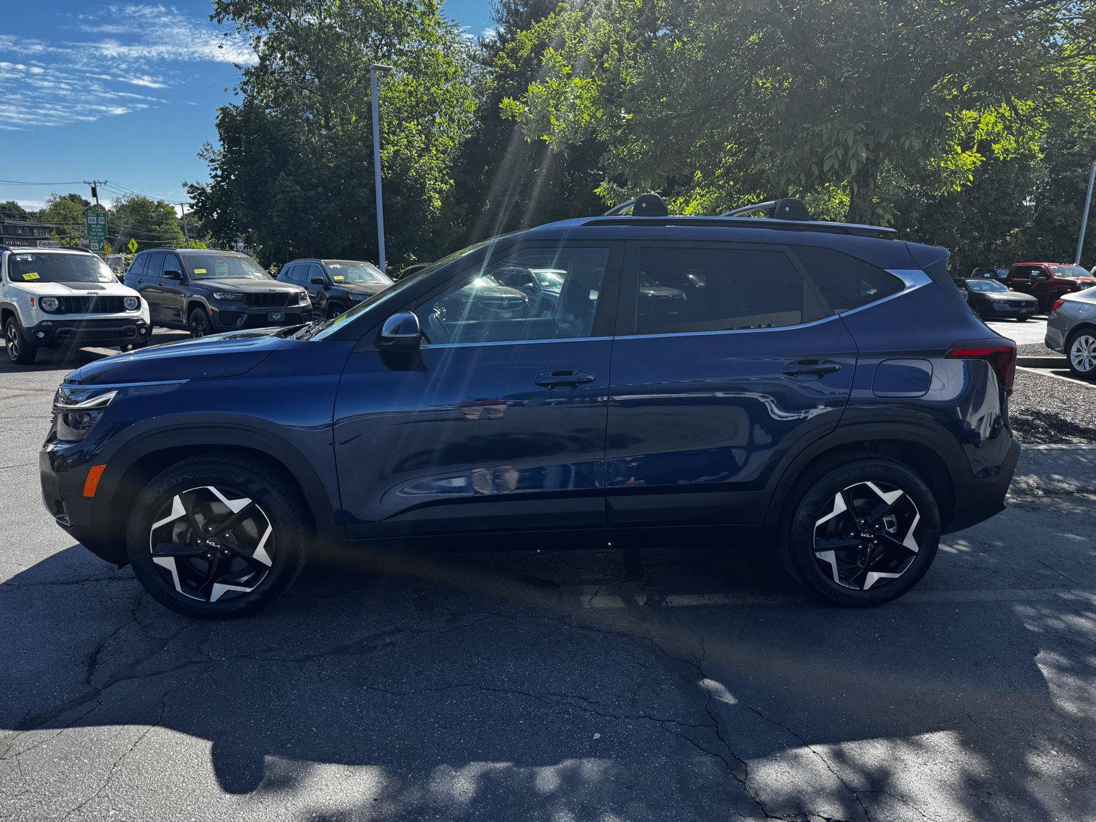 Used 2024 Kia Seltos EX AWD/4WD image 7