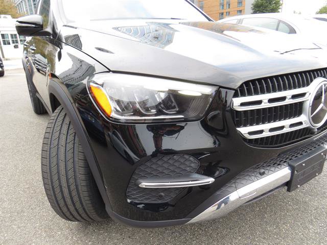Used 2025 Mercedes-Benz GLE 450e 4MATIC w/ Driver Assistance Package image 29