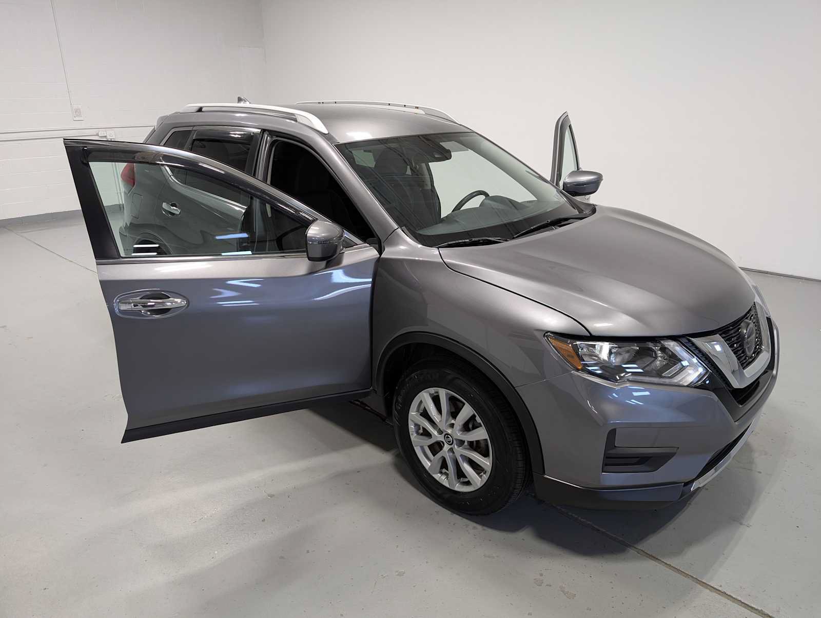 Used 2020 Nissan Rogue SV AWD/4WD image 15