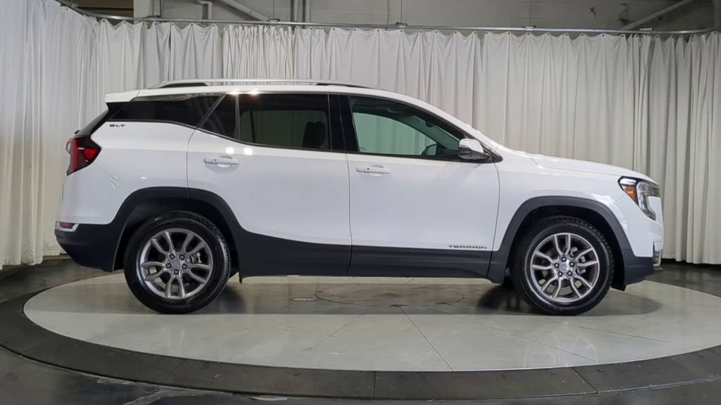 Used 2023 GMC Terrain SLT w/ Tech Package AWD/4WD image 11
