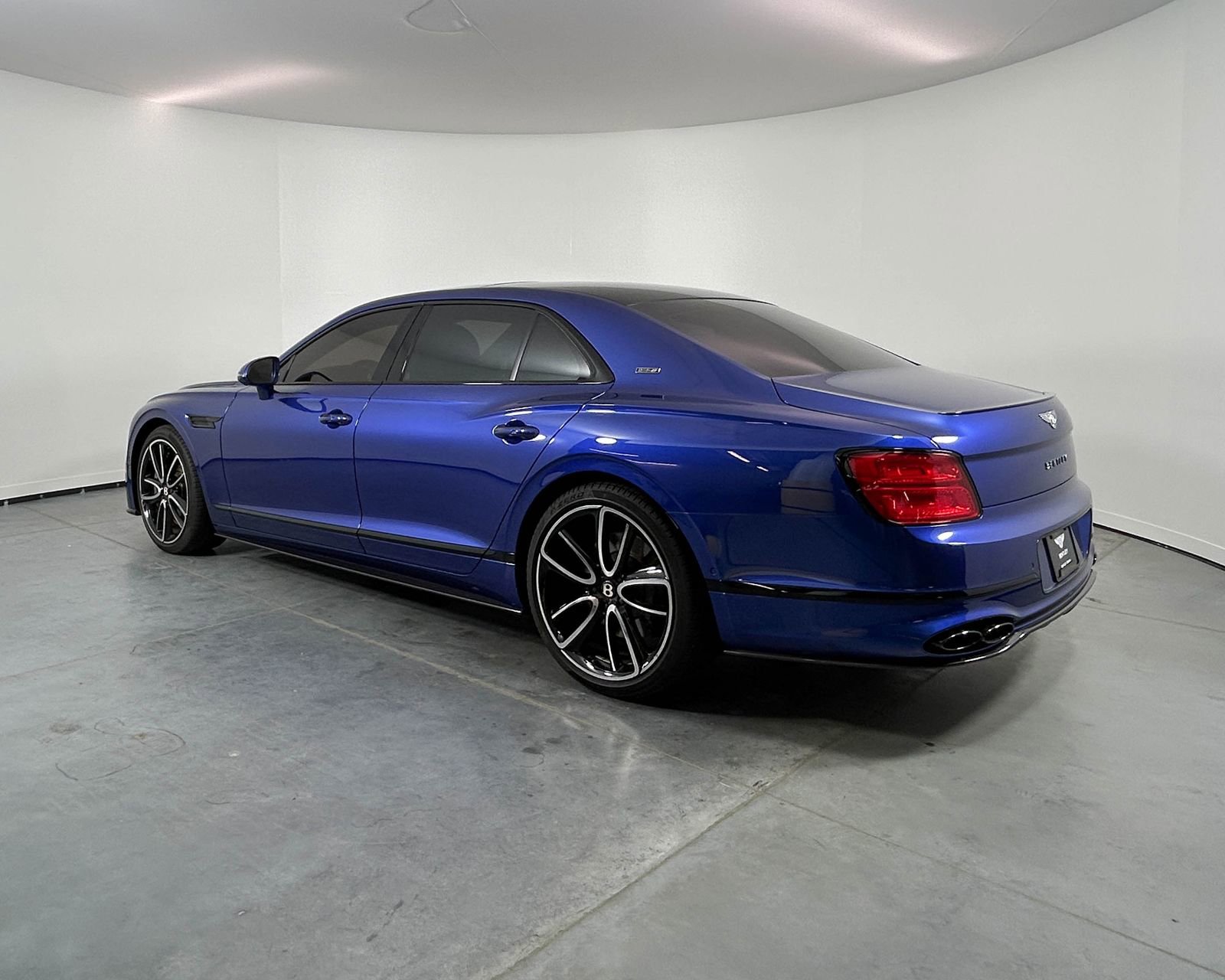 Used 2024 Bentley Flying Spur V8 image 3