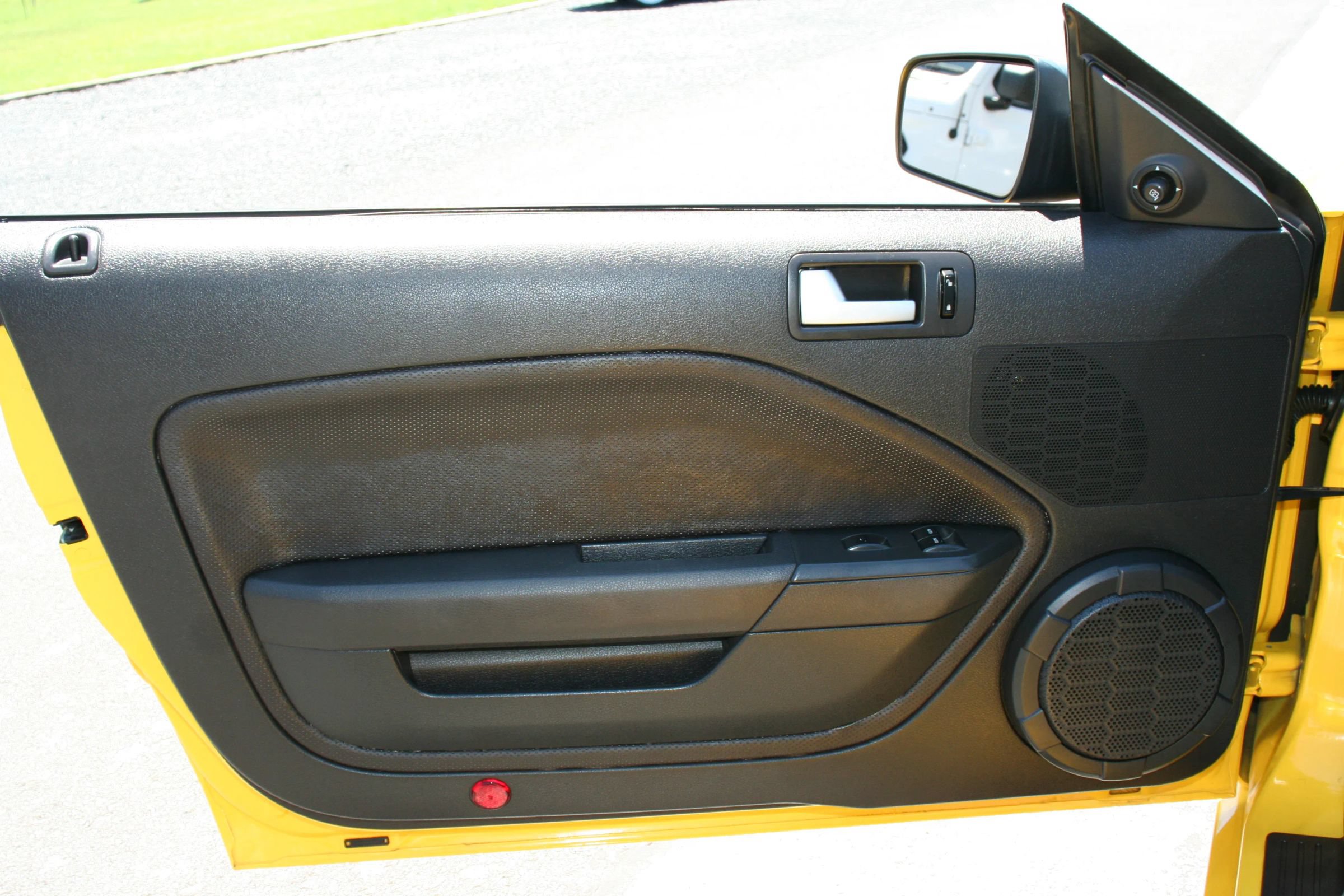 Used 2006 Ford Mustang GT Premium RWD image 40