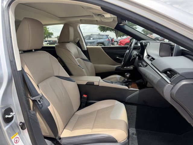 Used 2019 Lexus ES 300h w/ Accessory Package 2 FWD image 30