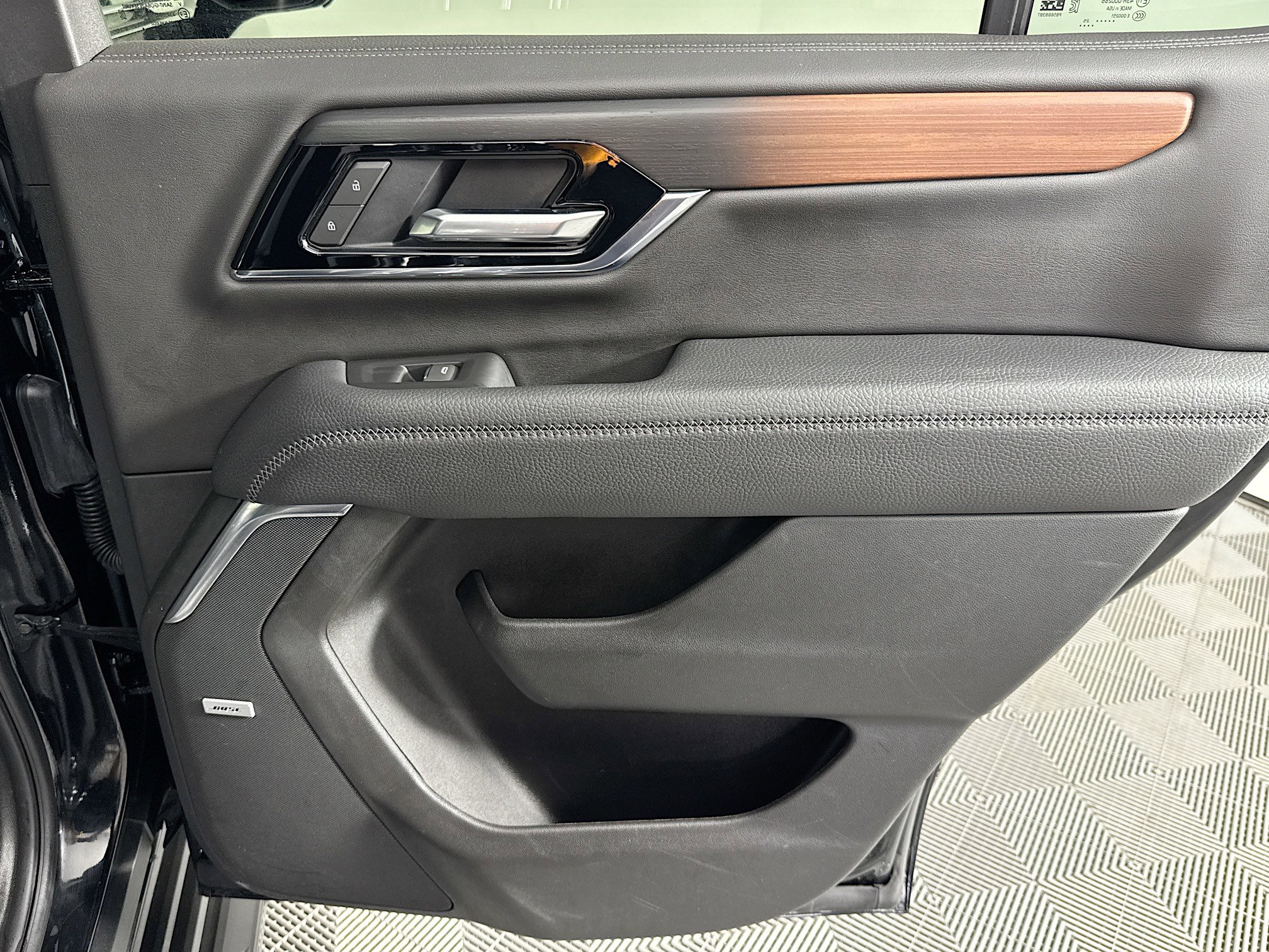 Used 2025 GMC Yukon Denali AWD/4WD image 26