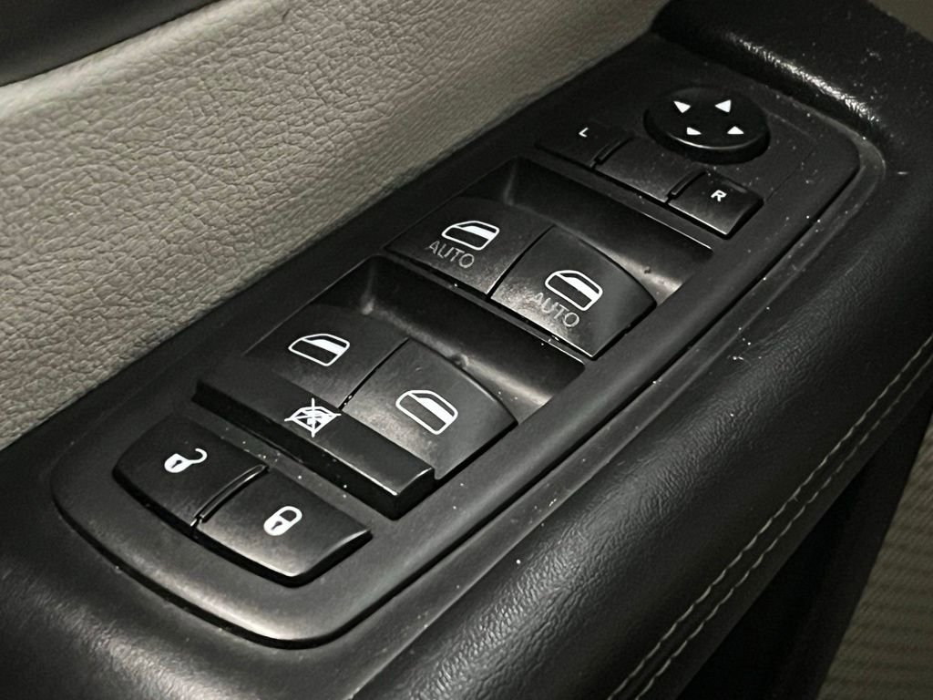 Used 2021 Chrysler Voyager Lxi image 16