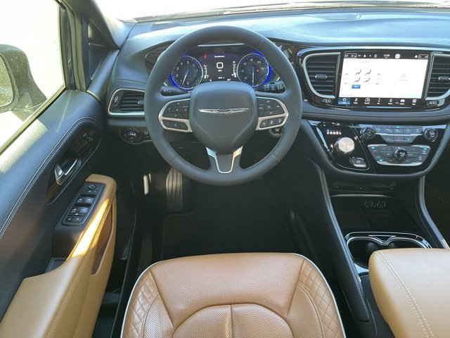 Used 2023 Chrysler Pacifica Pinnacle image 17