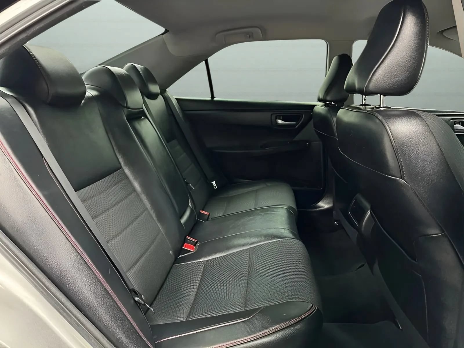 Used 2017 Toyota Camry SE FWD image 13