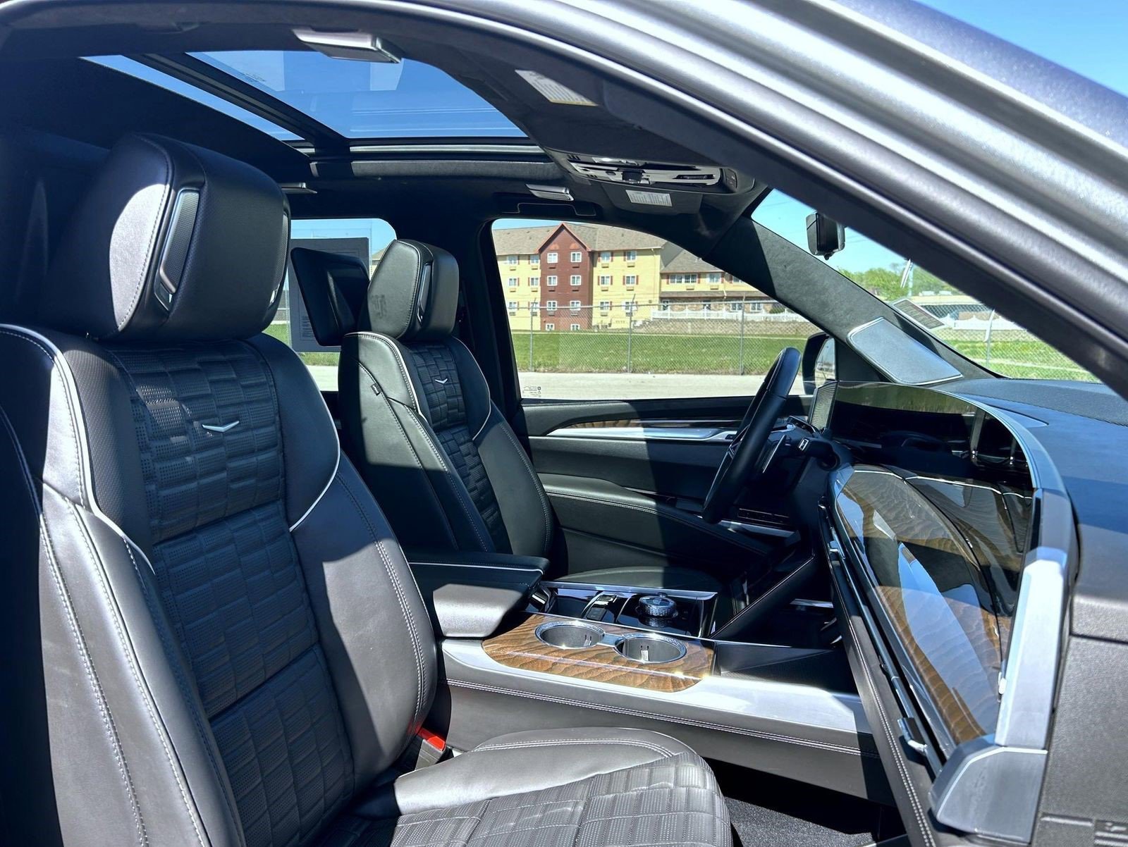 Certified 2025 Cadillac Escalade Sport Platinum AWD/4WD image 18
