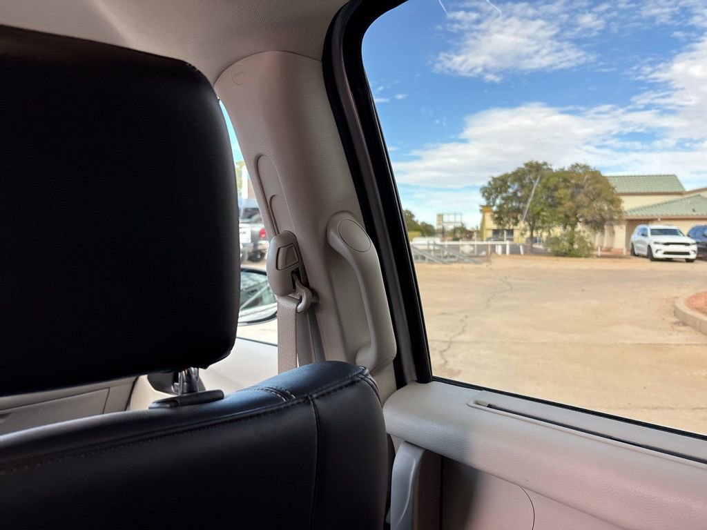 Used 2024 Chrysler Pacifica Touring-L image 39