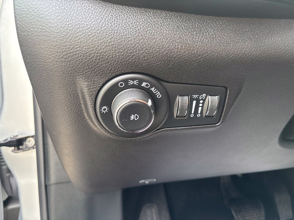 Used 2025 Jeep Compass Latitude w/ Altitude Special Edition AWD/4WD image 25