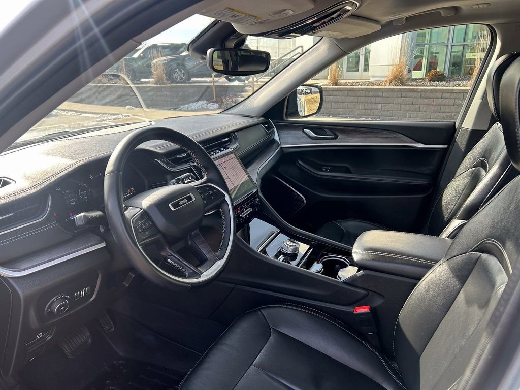 Used 2022 Jeep Grand Cherokee Limited image 8