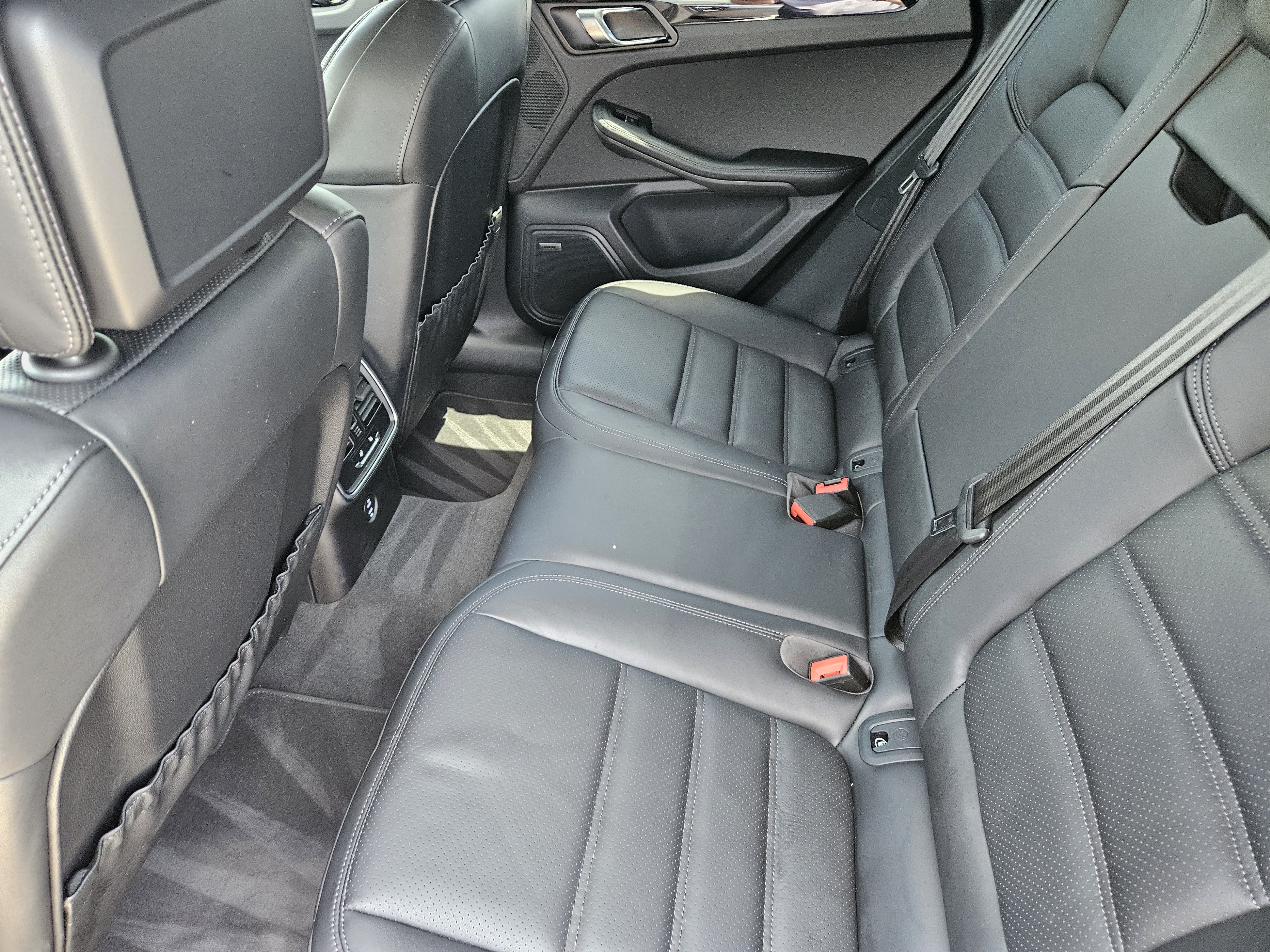 Certified 2026 Porsche Macan AWD/4WD image 28
