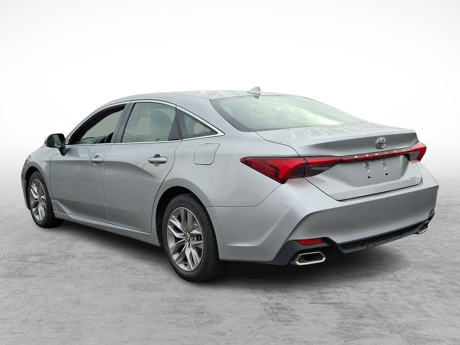 Used 2021 Toyota Avalon XLE image 4