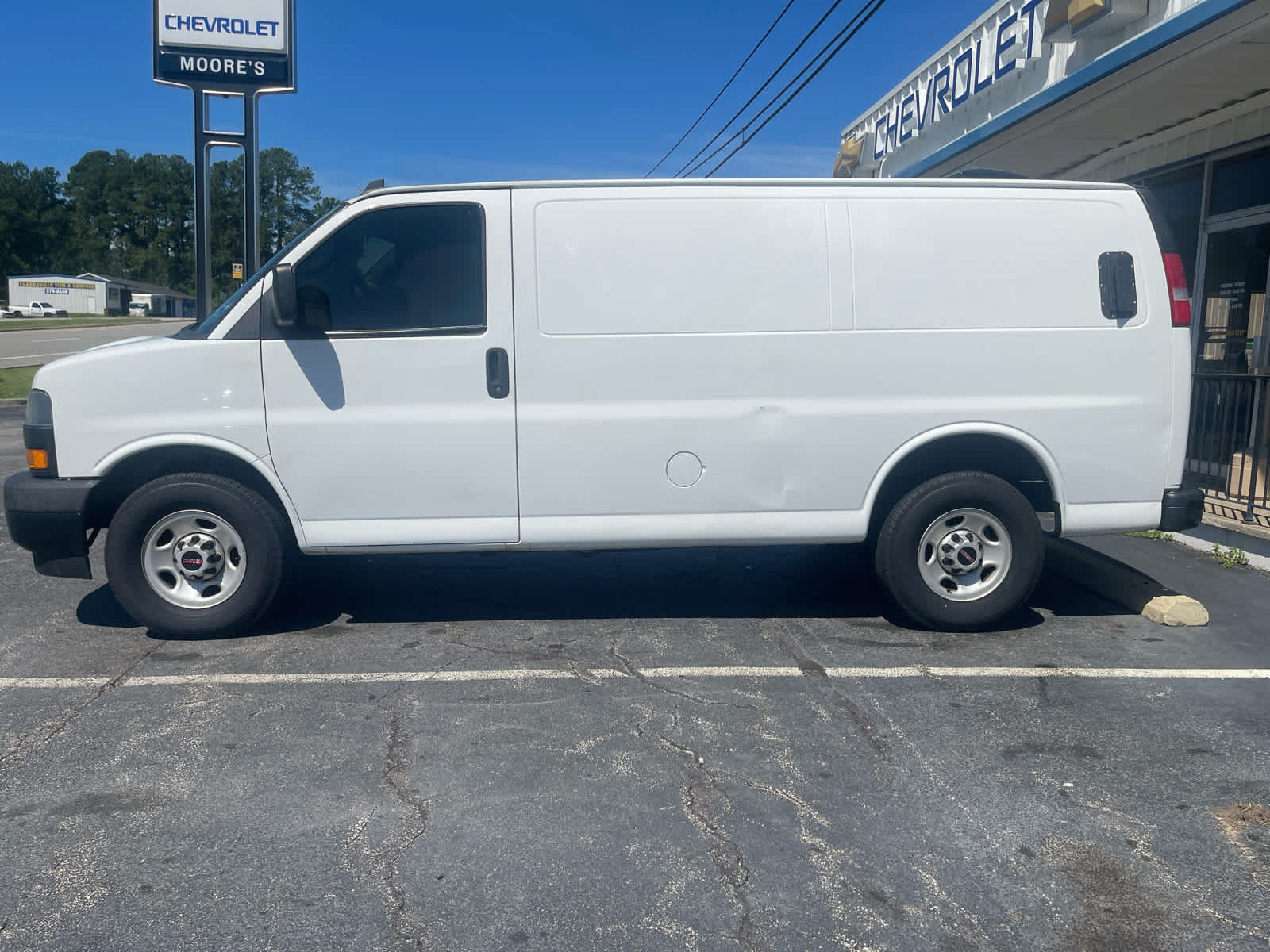 Used 2019 GMC Savana 3500 RWD image 4