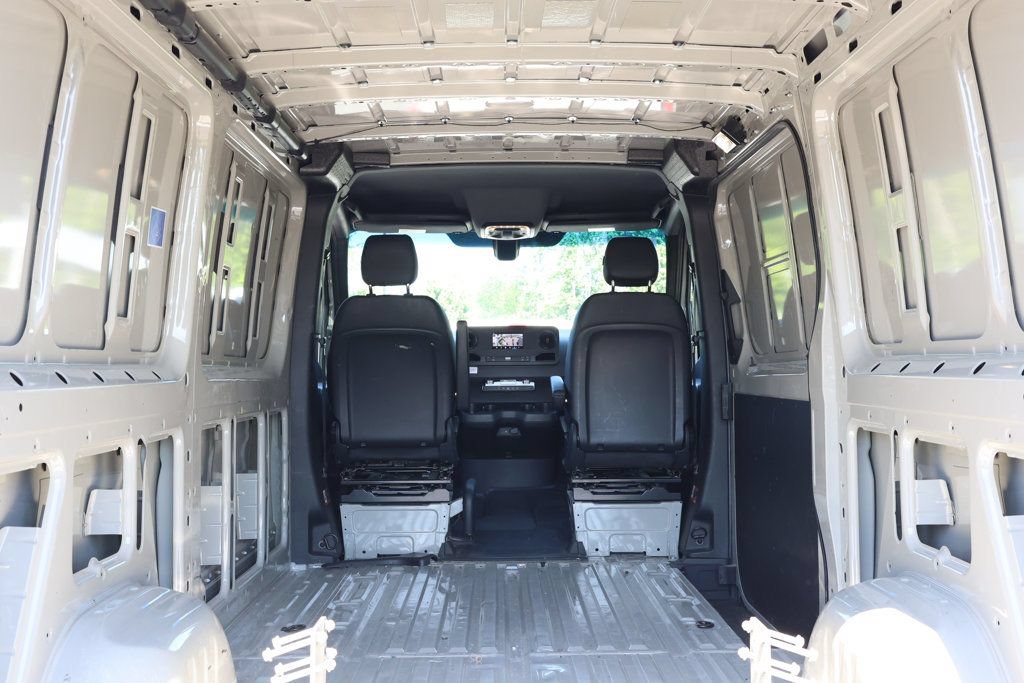 Used 2024 Mercedes-Benz Sprinter 2500 image 19