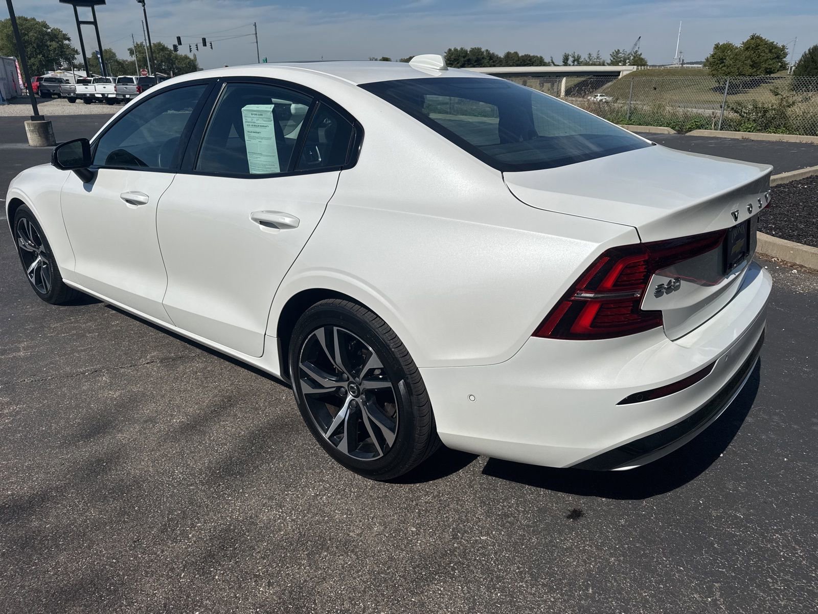 Used 2024 Volvo S60 B5 Plus image 9