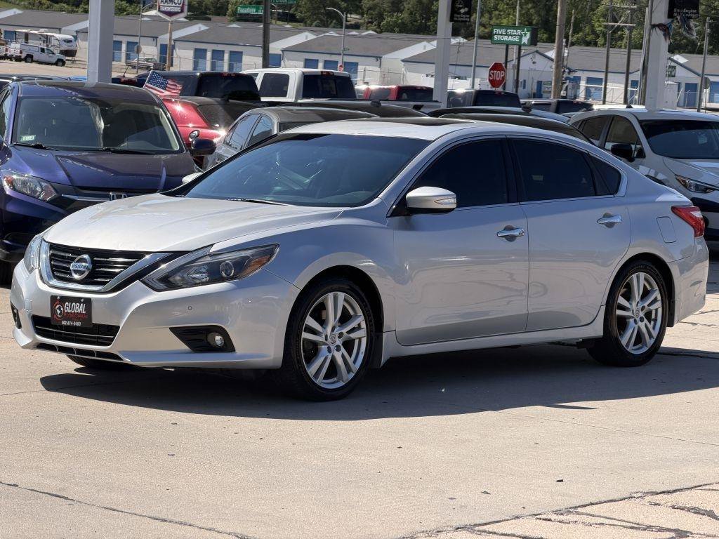 Used 2016 Nissan Altima 3.5 SL w/ 3.5 Technology Package FWD image 3