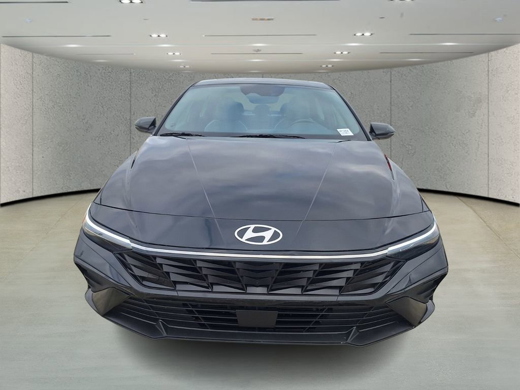 Used 2025 Hyundai Elantra Limited image 8