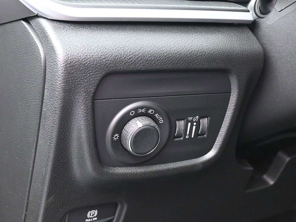 New 2025 Jeep Grand Cherokee Altitude image 15