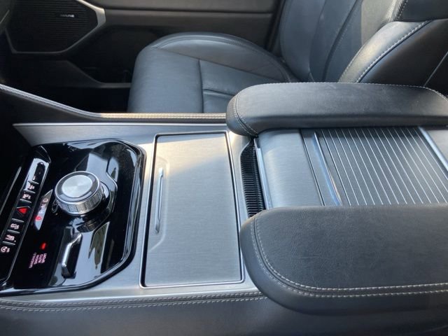 Used 2025 Jeep Wagoneer L Series II AWD/4WD image 28